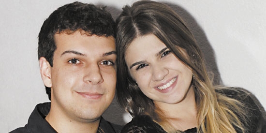 Gabriel Lima e Nathalia Bertoni na festa de lançamento do novo CD dos músicos Téti e Paulim
